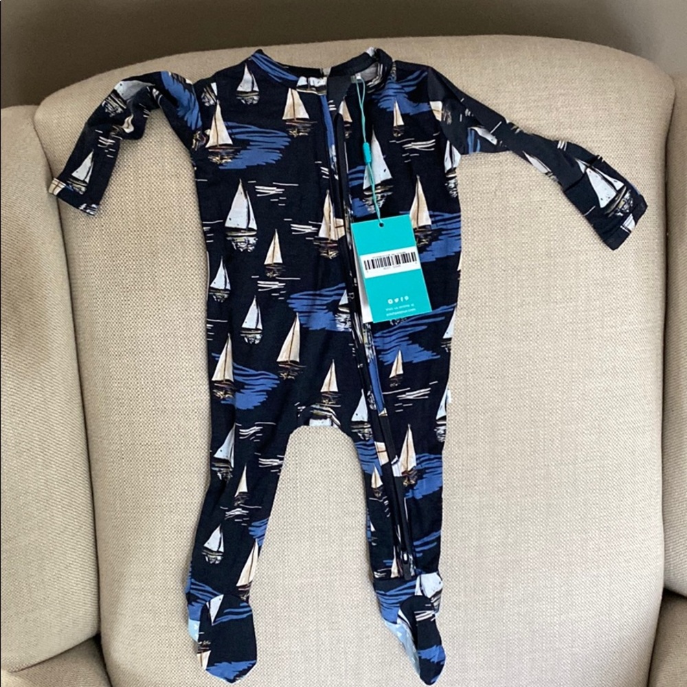 NWT posh peanut footie